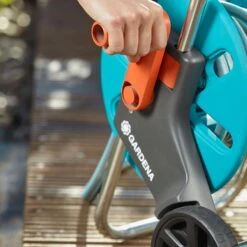 Schlauchwagen AquaRoll S, Gardena, Schlauchlängen Bis 15 M 11 Schlauchwagen AquaRoll S, Gardena, Schlauchlängen Bis 15 M -Stilvoller Gartenbedarfsladen 0930200441 Schlauchwagen Aqua Roll S Set kpl mit 20m Schlauch und Systemteilen 2 61599