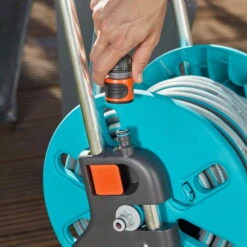 Schlauchwagen AquaRoll S, Gardena, Schlauchlängen Bis 15 M 14 Schlauchwagen AquaRoll S, Gardena, Schlauchlängen Bis 15 M -Stilvoller Gartenbedarfsladen 0930200441 Schlauchwagen Aqua Roll S Set kpl mit 20m Schlauch und Systemteilen 6 61595