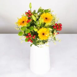 Gemischter Blumenbund 'Sonnentag' Inkl. Gratis Grußkarte -Stilvoller Gartenbedarfsladen 1025700015 DIY Mixbund Sonnentag Germini Hypericum Statice Lilie Santini 2 94588